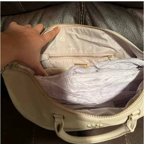 Tory Burch Cream Leather Tote - Picture 4 of 7